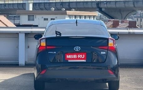 Toyota Prius IV XW50, 2022 год, 1 700 000 рублей, 7 фотография