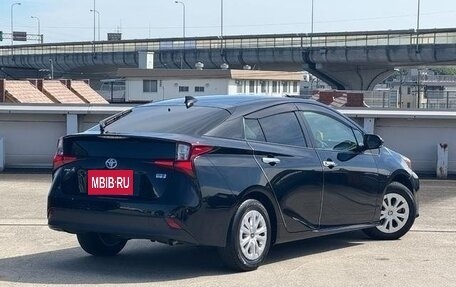 Toyota Prius IV XW50, 2022 год, 1 700 000 рублей, 8 фотография