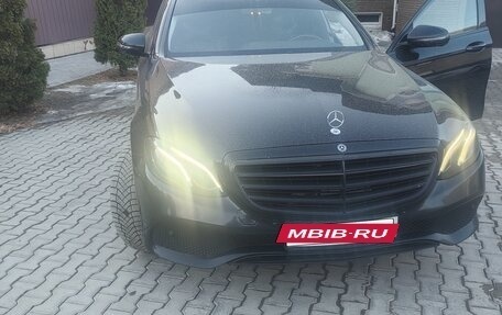 Mercedes-Benz E-Класс, 2017 год, 3 000 000 рублей, 5 фотография