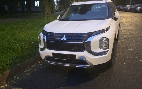 Mitsubishi Outlander, 2023 год, 4 350 000 рублей, 2 фотография