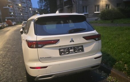 Mitsubishi Outlander, 2023 год, 4 350 000 рублей, 3 фотография