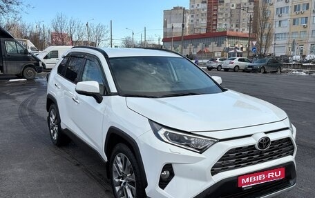 Toyota RAV4, 2020 год, 3 950 000 рублей, 1 фотография