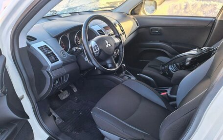 Mitsubishi Outlander III рестайлинг 3, 2011 год, 1 000 000 рублей, 10 фотография