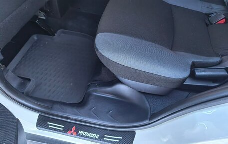 Mitsubishi Outlander III рестайлинг 3, 2011 год, 1 000 000 рублей, 16 фотография