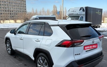 Toyota RAV4, 2020 год, 3 950 000 рублей, 4 фотография