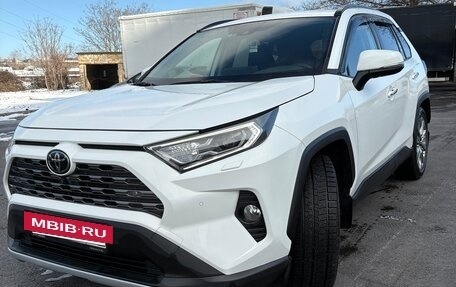 Toyota RAV4, 2020 год, 3 950 000 рублей, 6 фотография