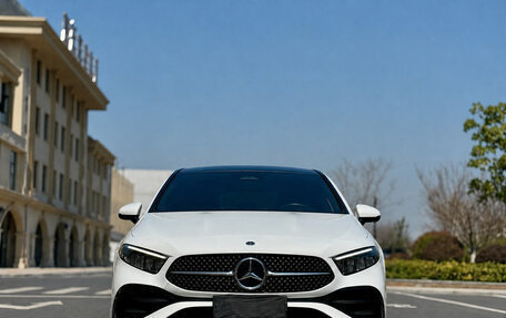 Mercedes-Benz A-Класс, 2023 год, 1 820 000 рублей, 2 фотография