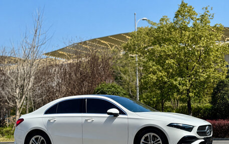 Mercedes-Benz A-Класс, 2023 год, 1 820 000 рублей, 3 фотография