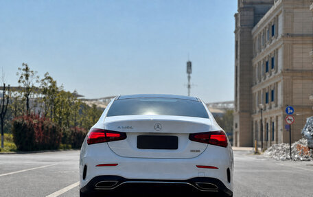 Mercedes-Benz A-Класс, 2023 год, 1 820 000 рублей, 5 фотография
