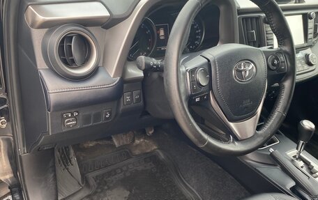 Toyota RAV4, 2018 год, 2 400 000 рублей, 5 фотография