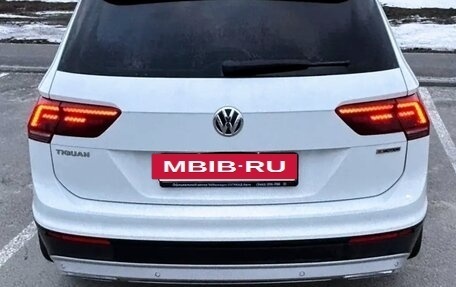 Volkswagen Tiguan II, 2019 год, 2 260 000 рублей, 2 фотография