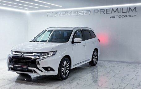 Mitsubishi Outlander III рестайлинг 3, 2022 год, 2 475 000 рублей, 3 фотография