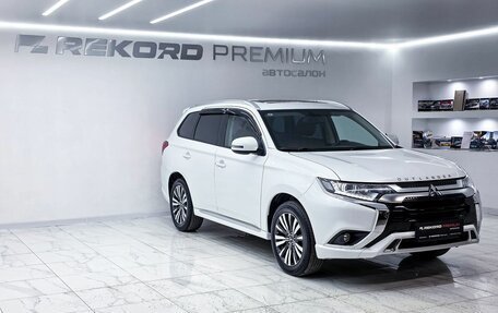 Mitsubishi Outlander III рестайлинг 3, 2022 год, 2 475 000 рублей, 5 фотография