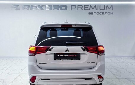 Mitsubishi Outlander III рестайлинг 3, 2022 год, 2 475 000 рублей, 29 фотография