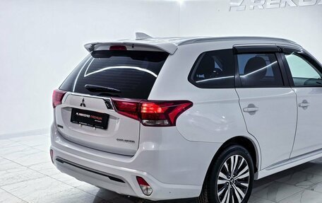 Mitsubishi Outlander III рестайлинг 3, 2022 год, 2 475 000 рублей, 27 фотография