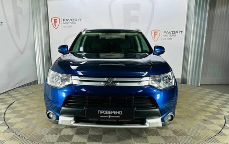 Mitsubishi Outlander III рестайлинг 3, 2014 год, 2 000 000 рублей, 2 фотография