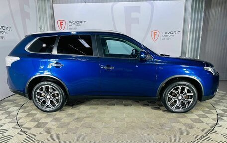 Mitsubishi Outlander III рестайлинг 3, 2014 год, 2 000 000 рублей, 4 фотография