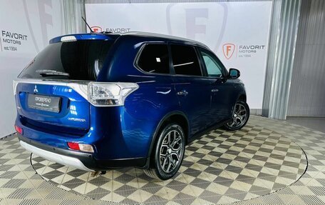 Mitsubishi Outlander III рестайлинг 3, 2014 год, 2 000 000 рублей, 6 фотография