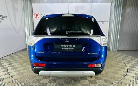 Mitsubishi Outlander III рестайлинг 3, 2014 год, 2 000 000 рублей, 3 фотография