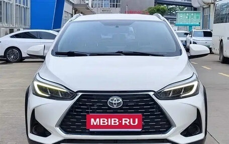 Toyota Yaris XP150 рестайлинг, 2022 год, 998 000 рублей, 2 фотография