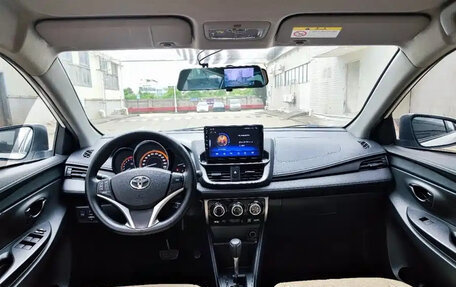 Toyota Yaris XP150 рестайлинг, 2022 год, 998 000 рублей, 9 фотография