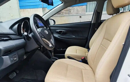 Toyota Yaris XP150 рестайлинг, 2022 год, 998 000 рублей, 7 фотография