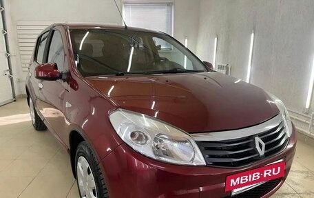 Renault Sandero I, 2011 год, 557 000 рублей, 2 фотография