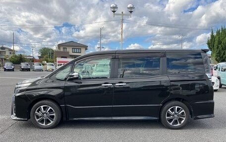 Toyota Voxy III, 2021 год, 2 270 000 рублей, 4 фотография