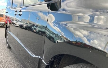 Toyota Voxy III, 2021 год, 2 270 000 рублей, 10 фотография