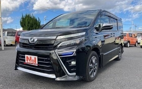 Toyota Voxy III, 2021 год, 2 270 000 рублей, 3 фотография