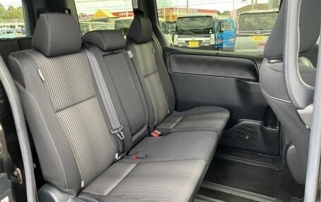 Toyota Voxy III, 2021 год, 2 270 000 рублей, 17 фотография