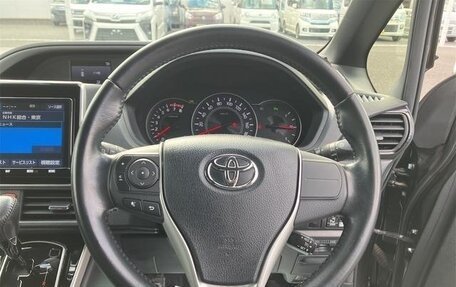 Toyota Voxy III, 2021 год, 2 270 000 рублей, 18 фотография