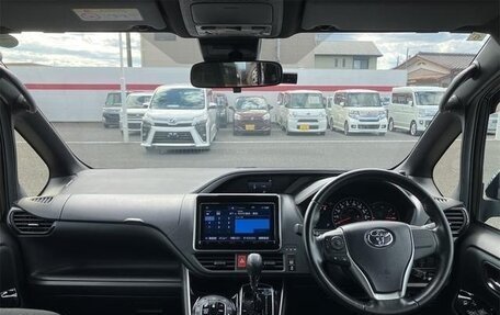 Toyota Voxy III, 2021 год, 2 270 000 рублей, 14 фотография