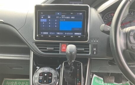 Toyota Voxy III, 2021 год, 2 270 000 рублей, 20 фотография