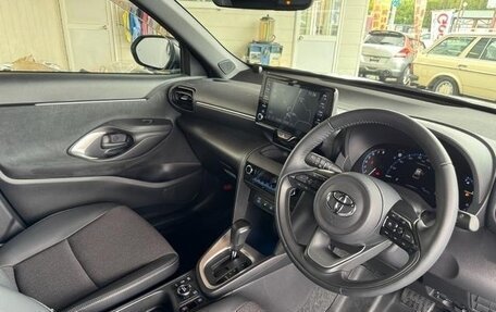 Toyota Yaris Cross, 2023 год, 1 800 000 рублей, 13 фотография