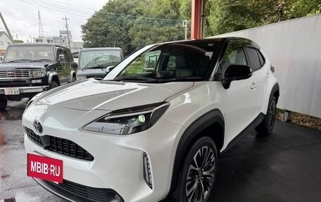 Toyota Yaris Cross, 2023 год, 1 800 000 рублей, 4 фотография
