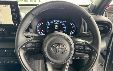 Toyota Yaris Cross, 2023 год, 1 800 000 рублей, 21 фотография