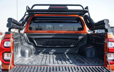 Toyota Hilux VIII, 2024 год, 6 000 000 рублей, 8 фотография