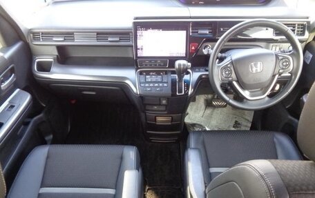 Honda Stepwgn IV, 2021 год, 1 330 000 рублей, 6 фотография