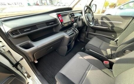 Honda Stepwgn IV, 2016 год, 1 200 000 рублей, 18 фотография