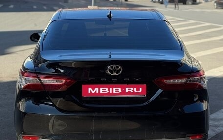 Toyota Camry, 2019 год, 2 900 000 рублей, 10 фотография