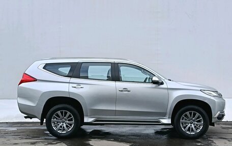 Mitsubishi Pajero Sport III рестайлинг, 2019 год, 3 450 000 рублей, 4 фотография