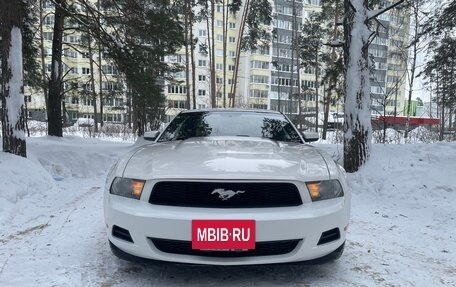Ford Mustang VI рестайлинг, 2012 год, 3 000 000 рублей, 2 фотография