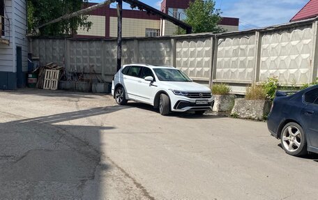 Volkswagen Tiguan II, 2023 год, 4 600 000 рублей, 2 фотография