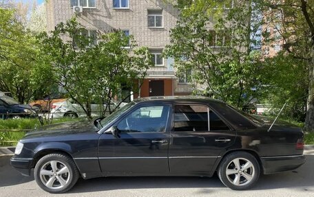 Mercedes-Benz E-Класс, 1995 год, 590 000 рублей, 2 фотография