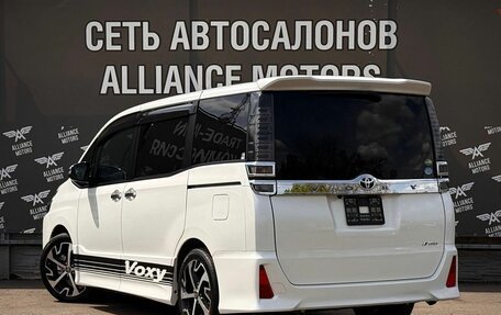 Toyota Voxy III, 2018 год, 2 365 000 рублей, 5 фотография