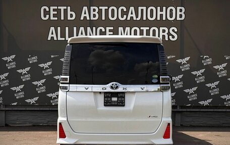 Toyota Voxy III, 2018 год, 2 365 000 рублей, 6 фотография
