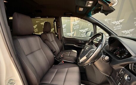 Toyota Voxy III, 2018 год, 2 365 000 рублей, 11 фотография