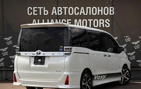 Toyota Voxy III, 2018 год, 2 365 000 рублей, 8 фотография