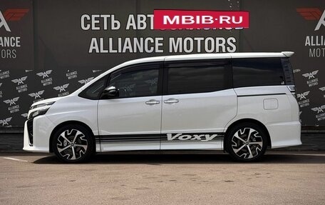 Toyota Voxy III, 2018 год, 2 365 000 рублей, 4 фотография